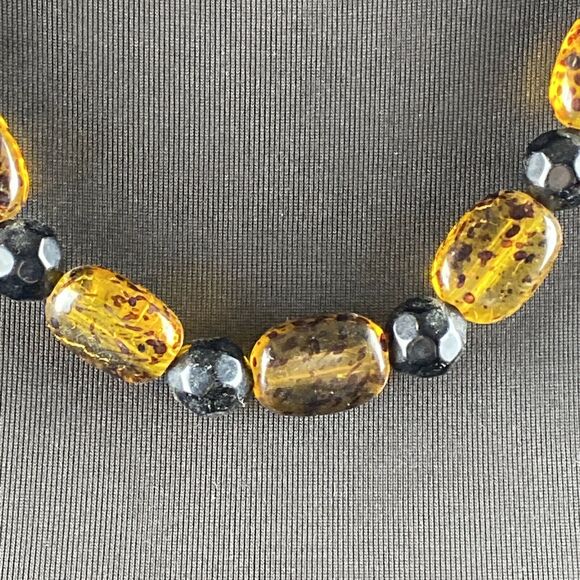 Vintage MCM Women Oval Amber Tortoise Shell Lucite & Black Beaded 24 in Necklace - Picture 4 of 7